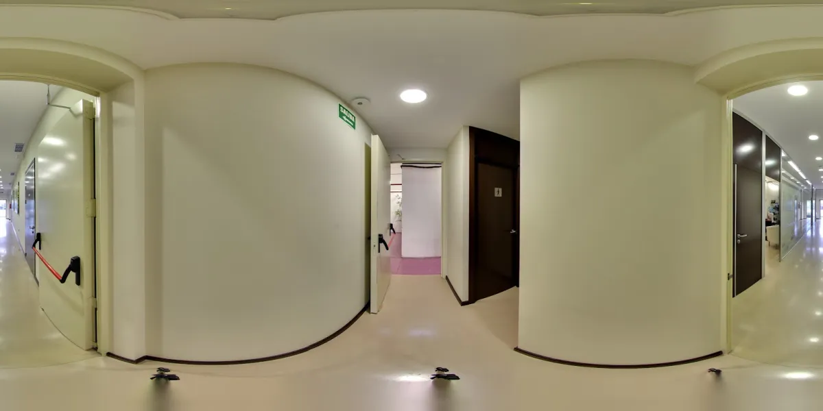Pasillo interior con baños y zonas de paso en Cremascota, crematorio de mascotas en Alcorcón Madrid