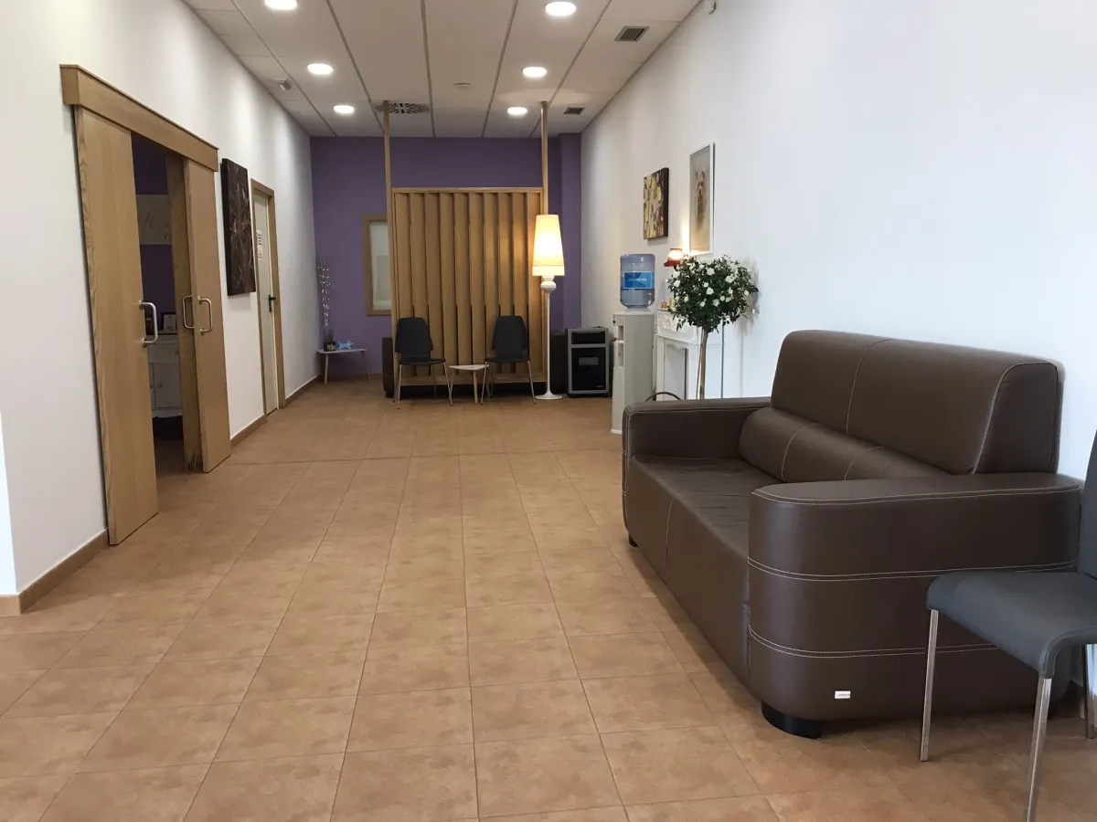 Sala de espera y recepción de Cremandogal, crematorio de animales domésticos en Vigo, Pontevedra