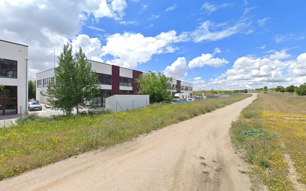Fachada exterior de instalaciones industriales de Infinity Pet S.L, crematorio de mascotas en Leganés, Madrid