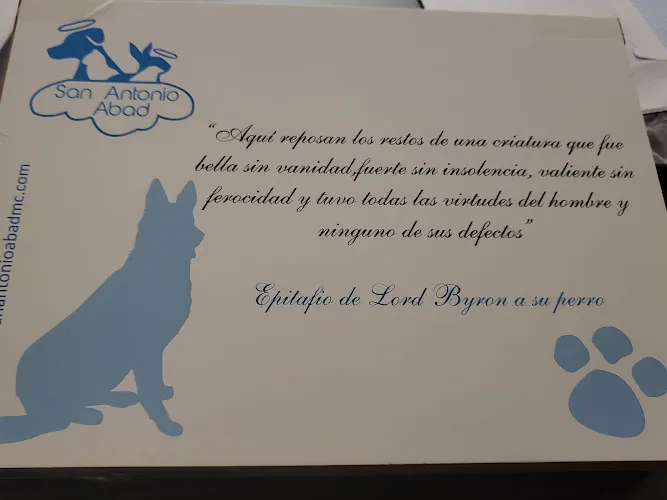 Caja conmemorativa San Antonio Abad con epitafio de Lord Byron para mascotas en Villanueva del Pardillo