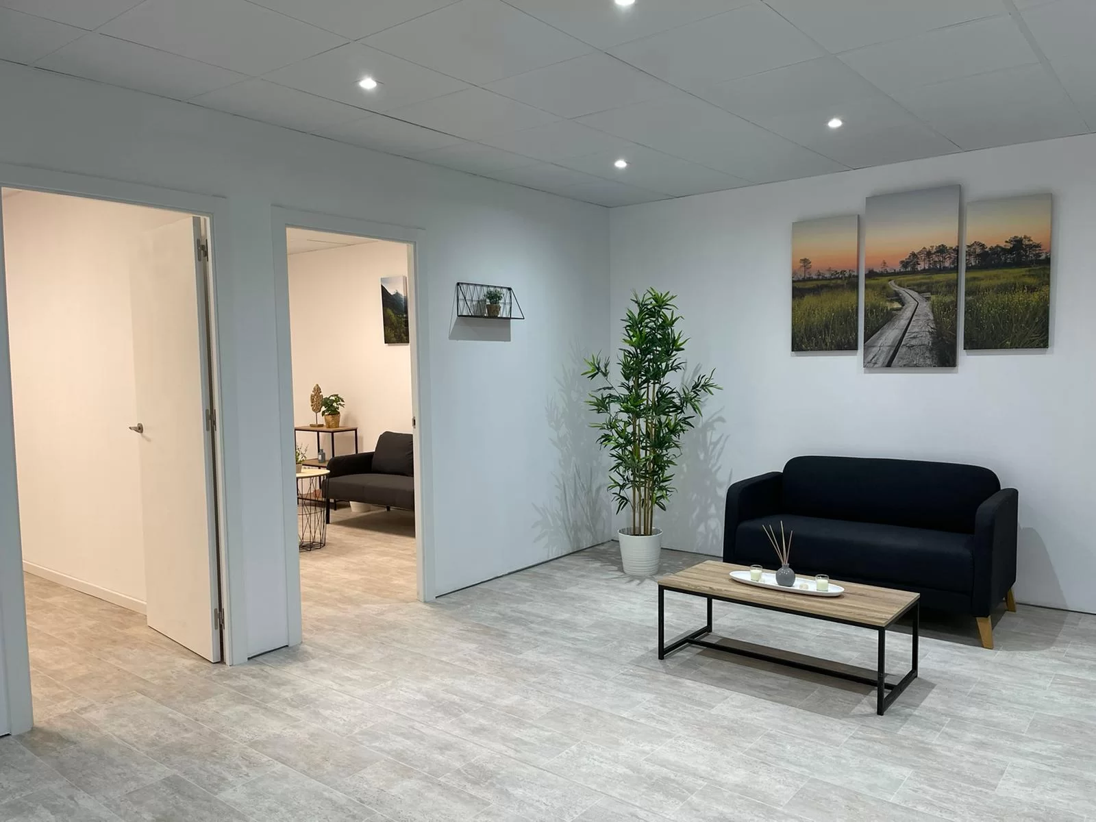 Sala de espera y recepción del Tanatorio de Mascotas Su Amor Deja Huella en Barcelona